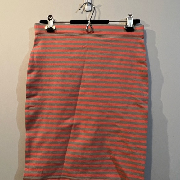 Old Navy Pink and Gray Striped Pencil Skirt - Picture 2 of 2
